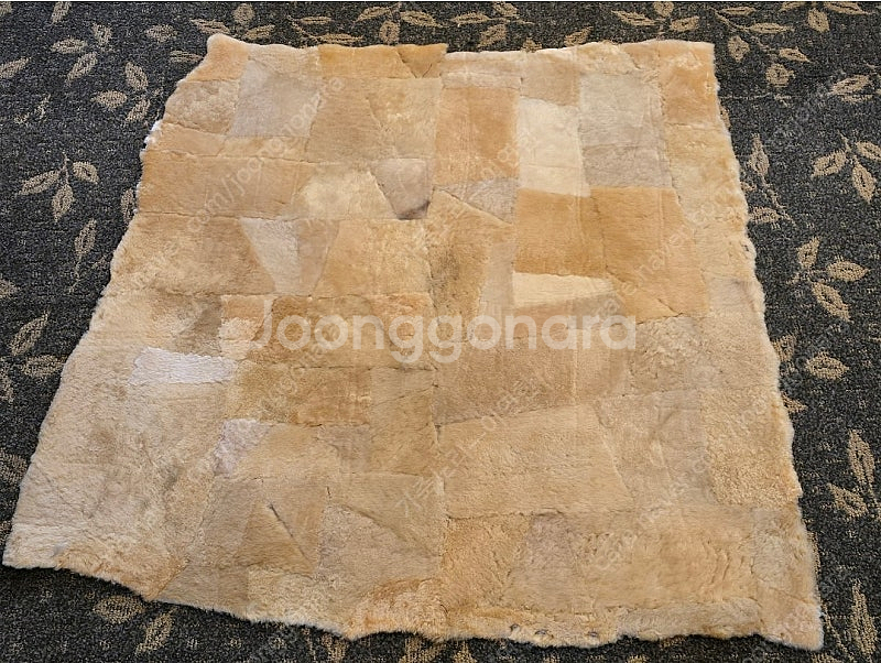 여러가지 캠핑용품 판매합니다. 양털 러그, ,알미늄 척...--3