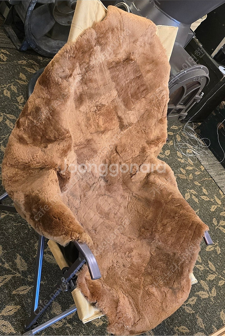 여러가지 캠핑용품 판매합니다. 양털 러그, ,알미늄 척...--6