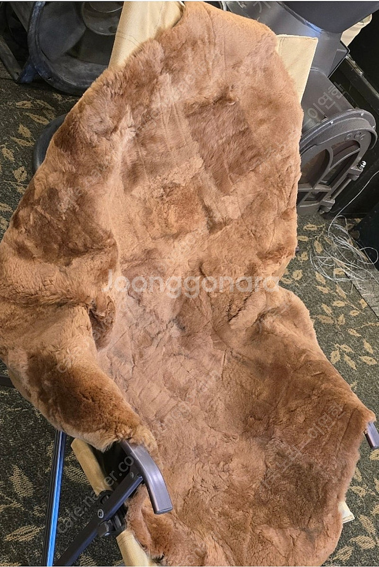 여러가지 캠핑용품 판매합니다. 양털 러그, ,알미늄 척...--8