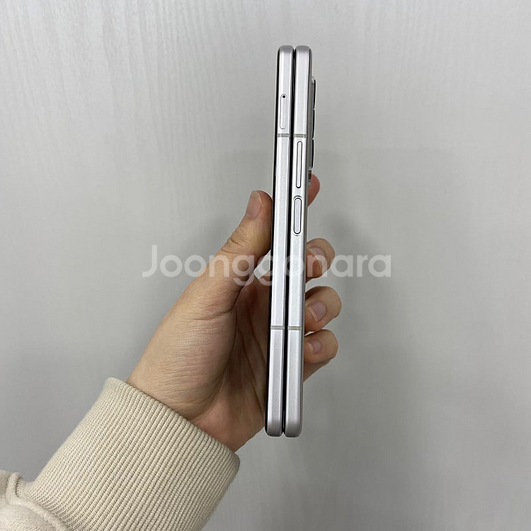 72476 갤럭시Z폴드3 256기가 실버 공기계 팝니다...--6