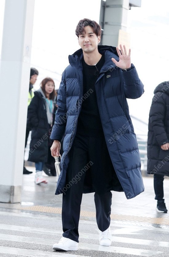 라코스테 롱패딩 블랙 48 미착용 새상품--0