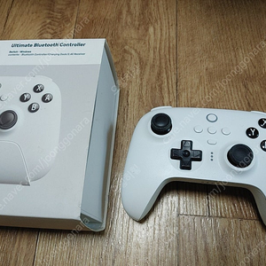 8bitdo ultimate ns 화이트 택포 2.4에 팝니다.