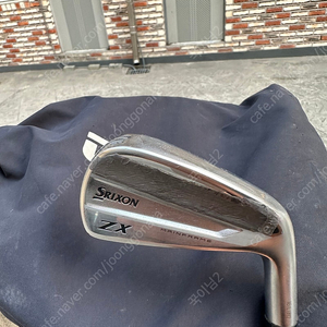 스릭슨 ZX 18도 2번아이언 판매합니다
