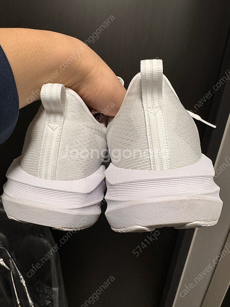 아식스 노바블라스트5 화이트 280mm--3