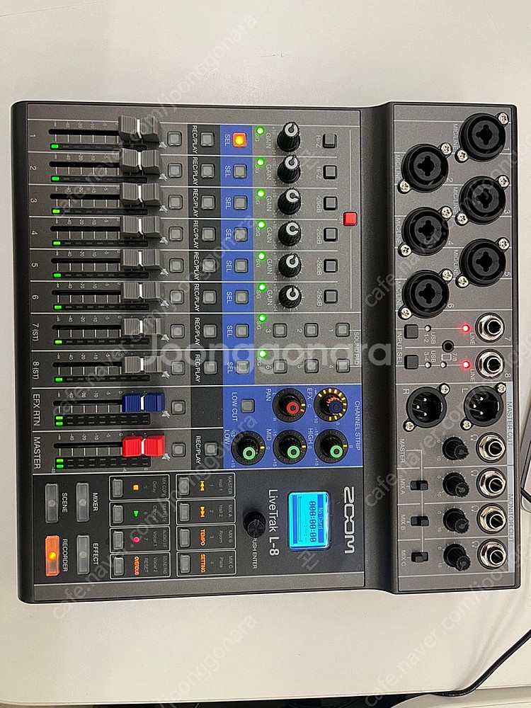 Zoom Livetrack L8 믹서 판매합니다--0