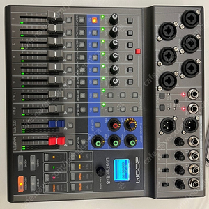 Zoom Livetrack L8 믹서 판매합니다