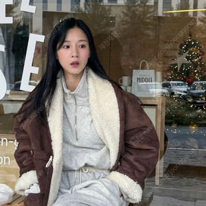 포에트서울 무스탕 품절 제품 (나는솔로 옥순 착용)