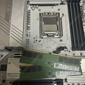 기가바이트 어로스 엘리트 ax ice B650M 메인보드, ddr5 삼성 32GB