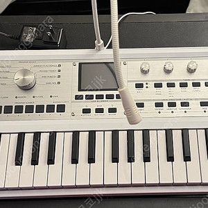KORG microKORG2 MK-2 코르그 MWH 메탈릭 화이트 신디사이저/보코더 37키 (직구/한정)