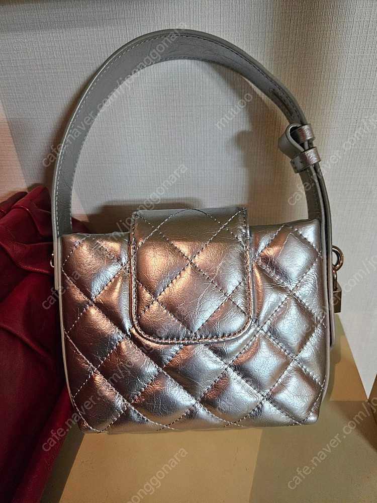 아더앤드 실버백--1