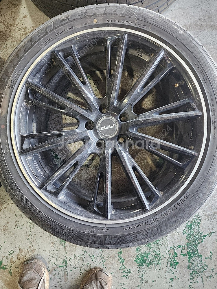 [판매] 20인치 FFR 중고휠타이어 싸게 팔아요--1