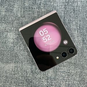 갤럭시Z플립5 256G 라벤더 초미세 점멍 상태좋은폰 27만원 판매해요