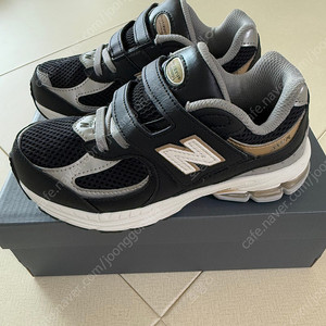 뉴발란스 키즈 2002 운동화 200사이즈 19cm