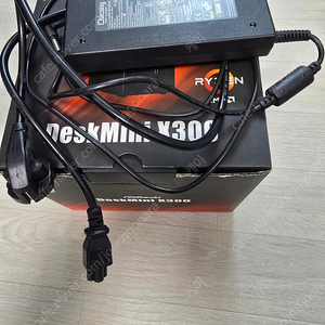 ASRock DeskMini X300 AMD 5600G 180W M.2 에즈윈(32GB, M.2 256GB) 풀박 팝니다.