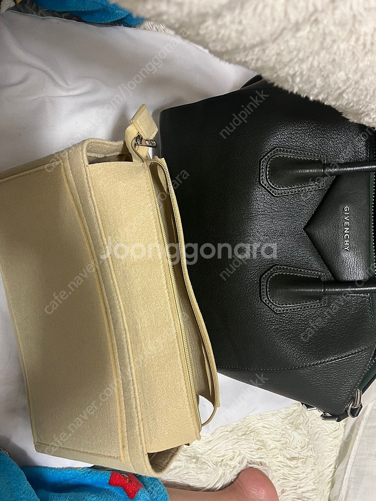 지방시 안티고나 다크카키 미듐--2