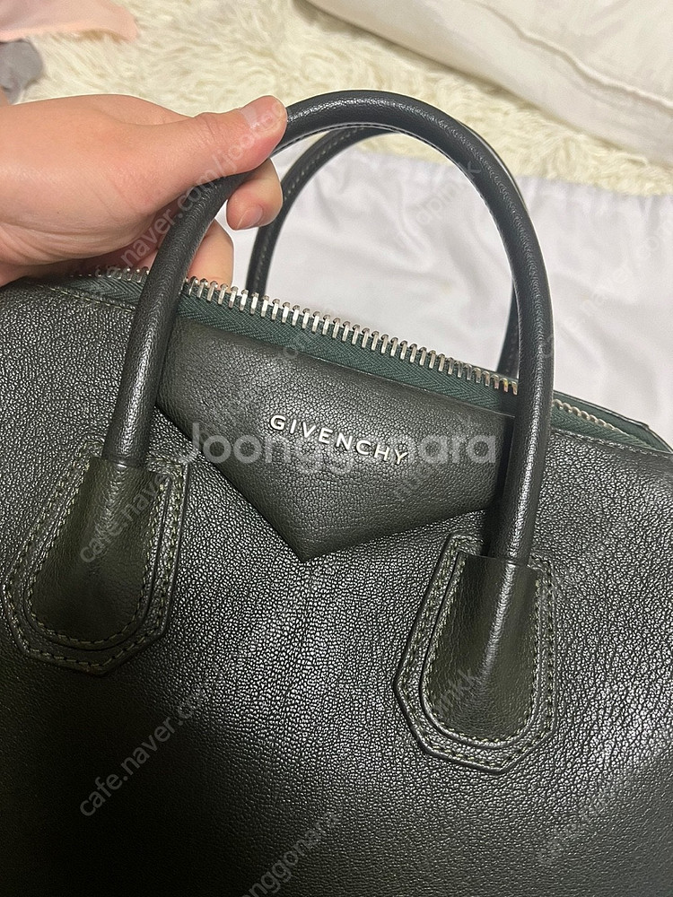 지방시 안티고나 다크카키 미듐--3