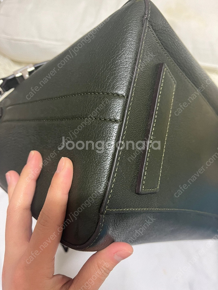 지방시 안티고나 다크카키 미듐--4