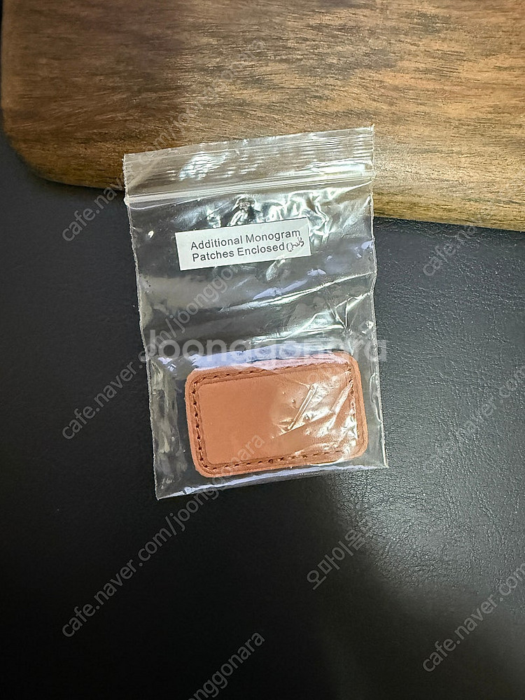 투미 모노그램패치 판매합니다--0