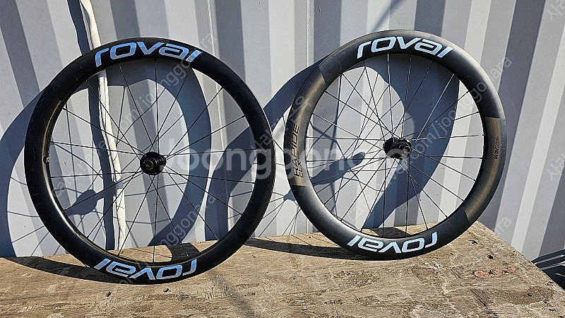로발 ROVAL clx64 휠셋_리어만 크랙_ 팝니다.--0