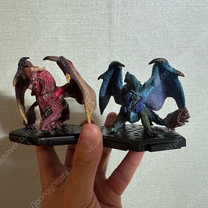 몬스터헌터 피규어 스탠다드 피규어 테오, 나나 세트로 택포 2.8에 팝니다.