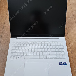 2024 LG 그램프로 16인치 윈도우11프로 512GB. 95만원.