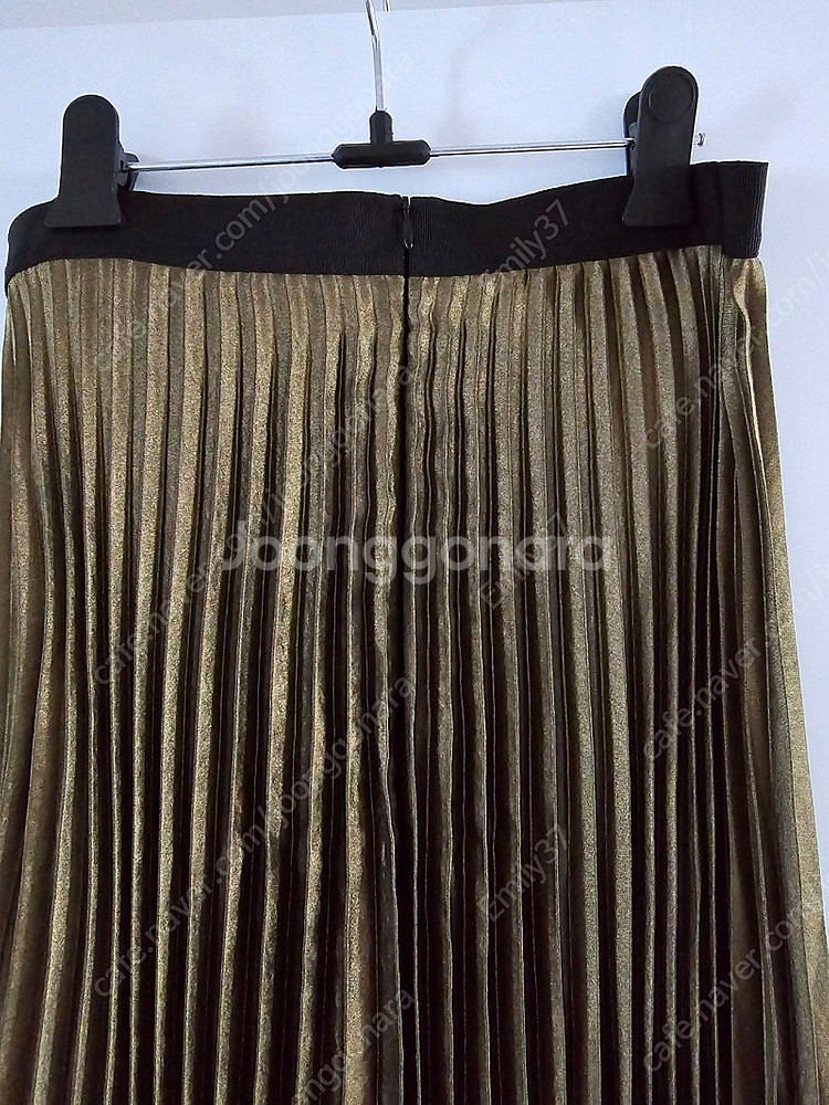 ARKET 아르켓 메탈릭플리츠스커트 골드--2