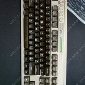 8bitDo 레트로 기계식 키보드 C64 에디션
