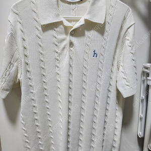 [무료배송/55,000원] 헤지스 케이블 카라 니트 반팔티 HZSW 3B553 CR (정품, 거의 새 상품)