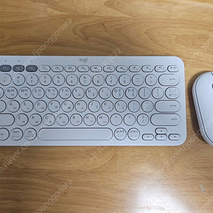 로지텍 k380 + 페블 화이트 택포 2.5