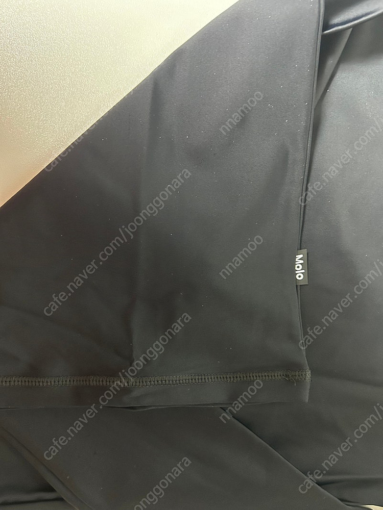 몰로 MOLO 수영복 래쉬가드 블랙컬러--7