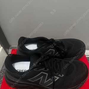 뉴발란스 러닝화 880 V15 블랙 팝니다(거의새것)265사이즈