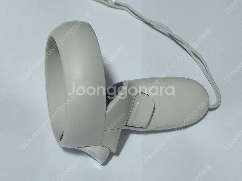 오큘러스 퀘스트2 오른쪽 컨트롤러 팝니다--1