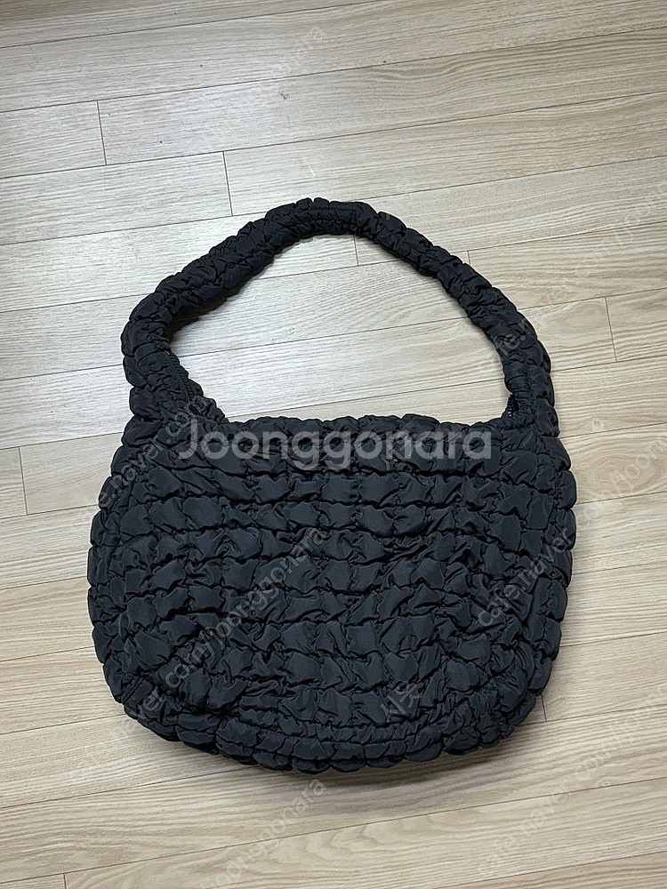 코스 cos 구름백 퀼티드 오버사이즈 백 블랙--0