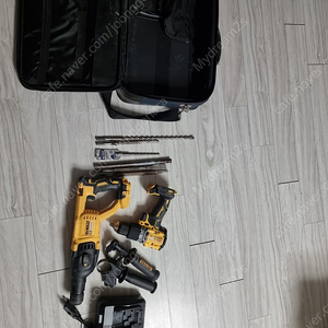 디월트 정품 충전드릴DCD805, 앙카드릴DCH133, 호환 듀얼 충전기 및 그외(공구가방,기리류,펀치) 판매합니다