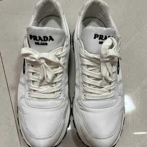 프라다 남성 스니커즈