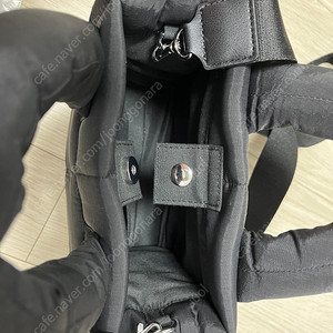 거의 새거 ㅡ 검정색 퀼팅 미니 크로스백 패딩 가방