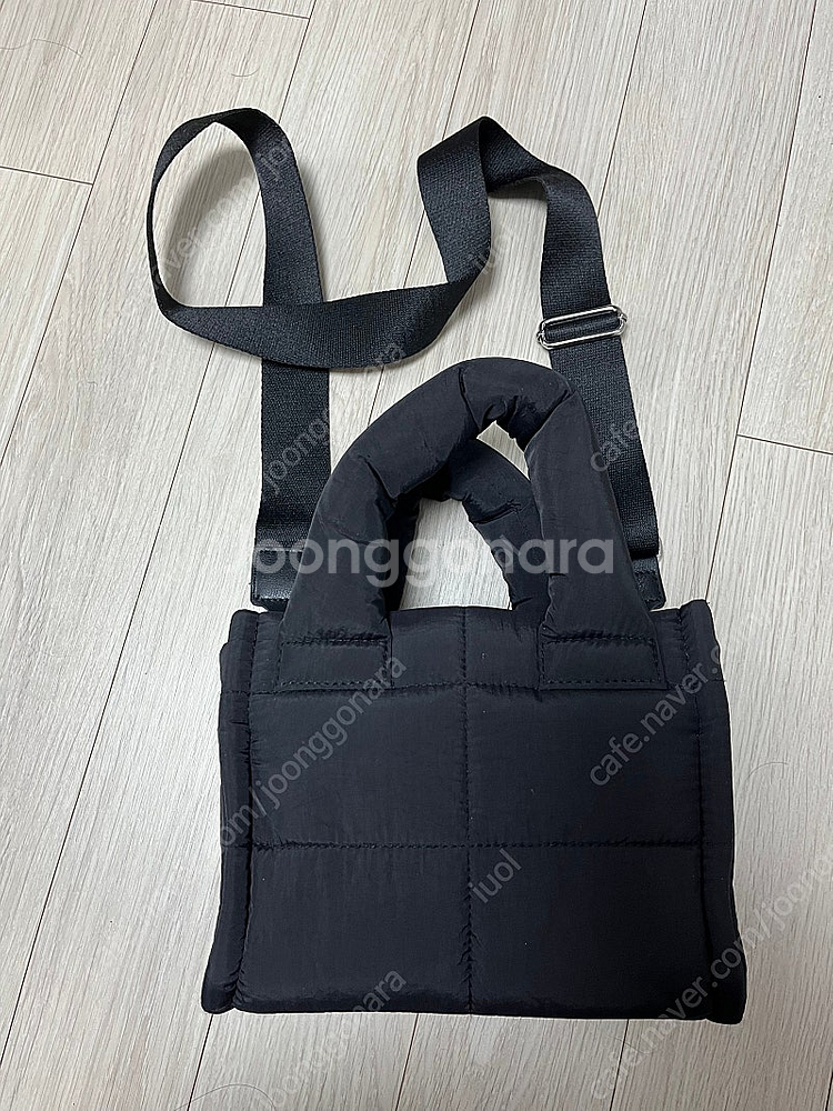 거의 새거 ㅡ 검정색 퀼팅 미니 크로스백 패딩 가방--1