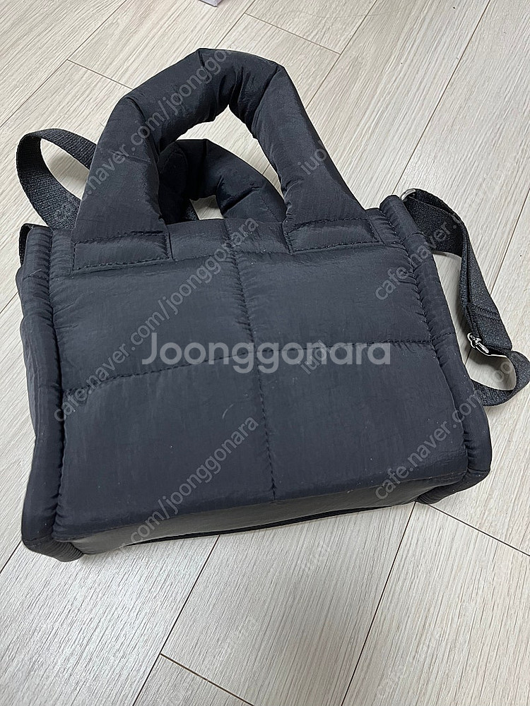 거의 새거 ㅡ 검정색 퀼팅 미니 크로스백 패딩 가방--2