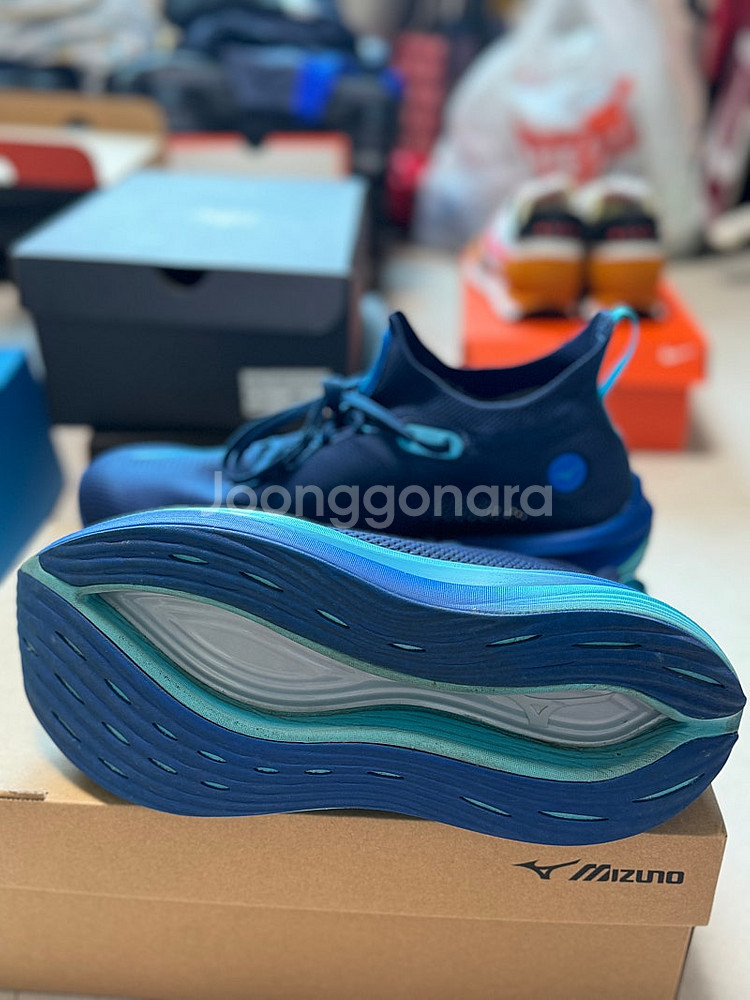 미즈노 러닝화 네오 비스타 275mm 상급 11만원--4