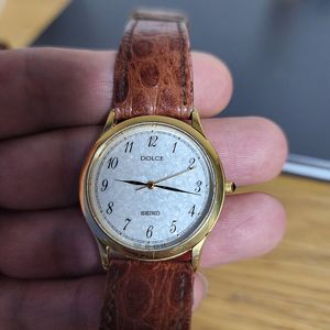 세이코 돌체 쿼츠시계 판매합니다.8n41- 8120