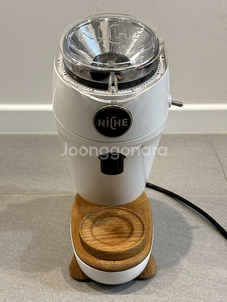 니체제로 커피 그라인더 화이트 판매합니다.--0