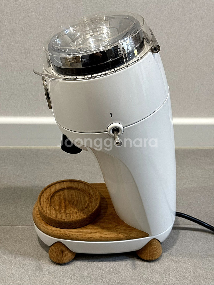 니체제로 커피 그라인더 화이트 판매합니다.--2