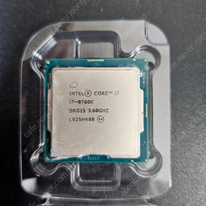 인텔 i7-9700k 팝니다.