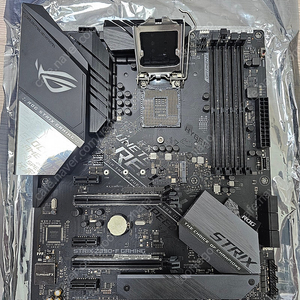 ASUS ROG STRIX Z390 -F GAMING 풀박스 팝니다.
