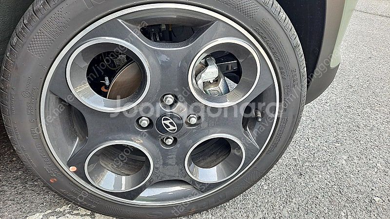 더뉴캐스퍼 17인치 휠타이어 팝니다--1