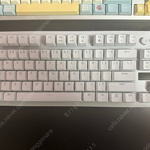 레이저 헌츠맨 v3 pro tkl 화이트 팝니다