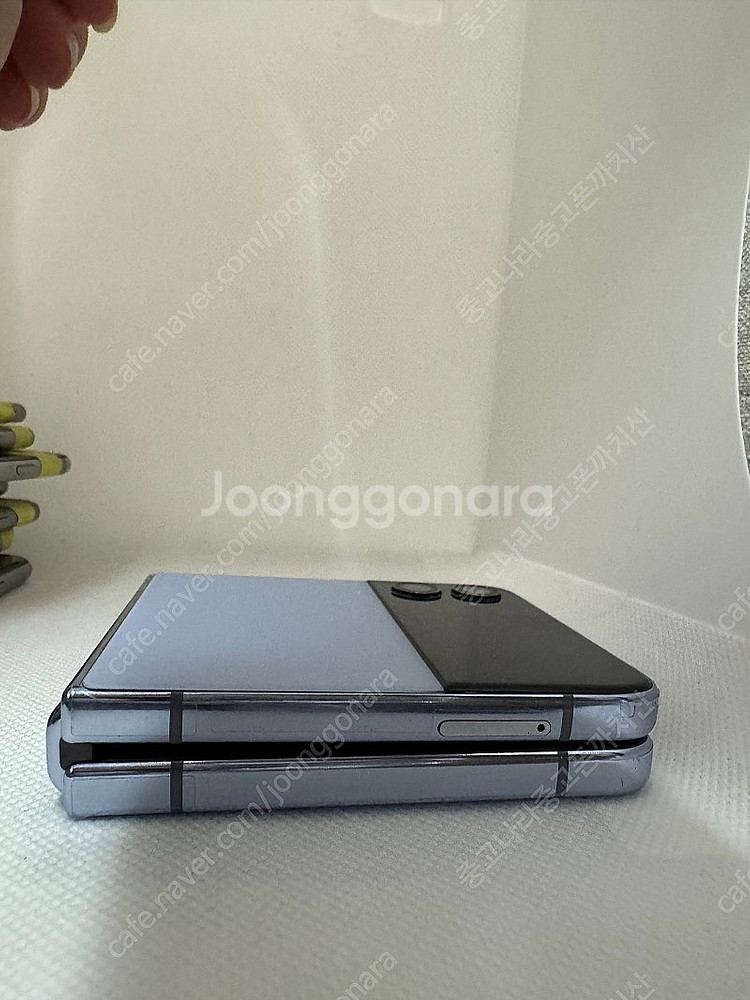 삼성 갤럭시 Z플립4 블루 리퍼폰 새상품급 S급 32만...--4