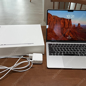 맥북에어 m2 13인치(거의 새상품)