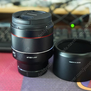 삼양 캐논rf85mm f1.4 렌즈 팝니다.