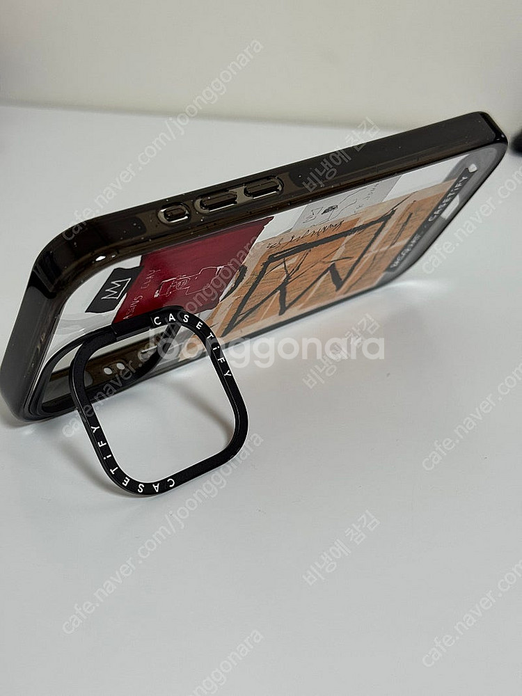 케이스티파이 바스키아 콜라보 아이폰15프로맥스 임팩트링스탠드 케이스--6